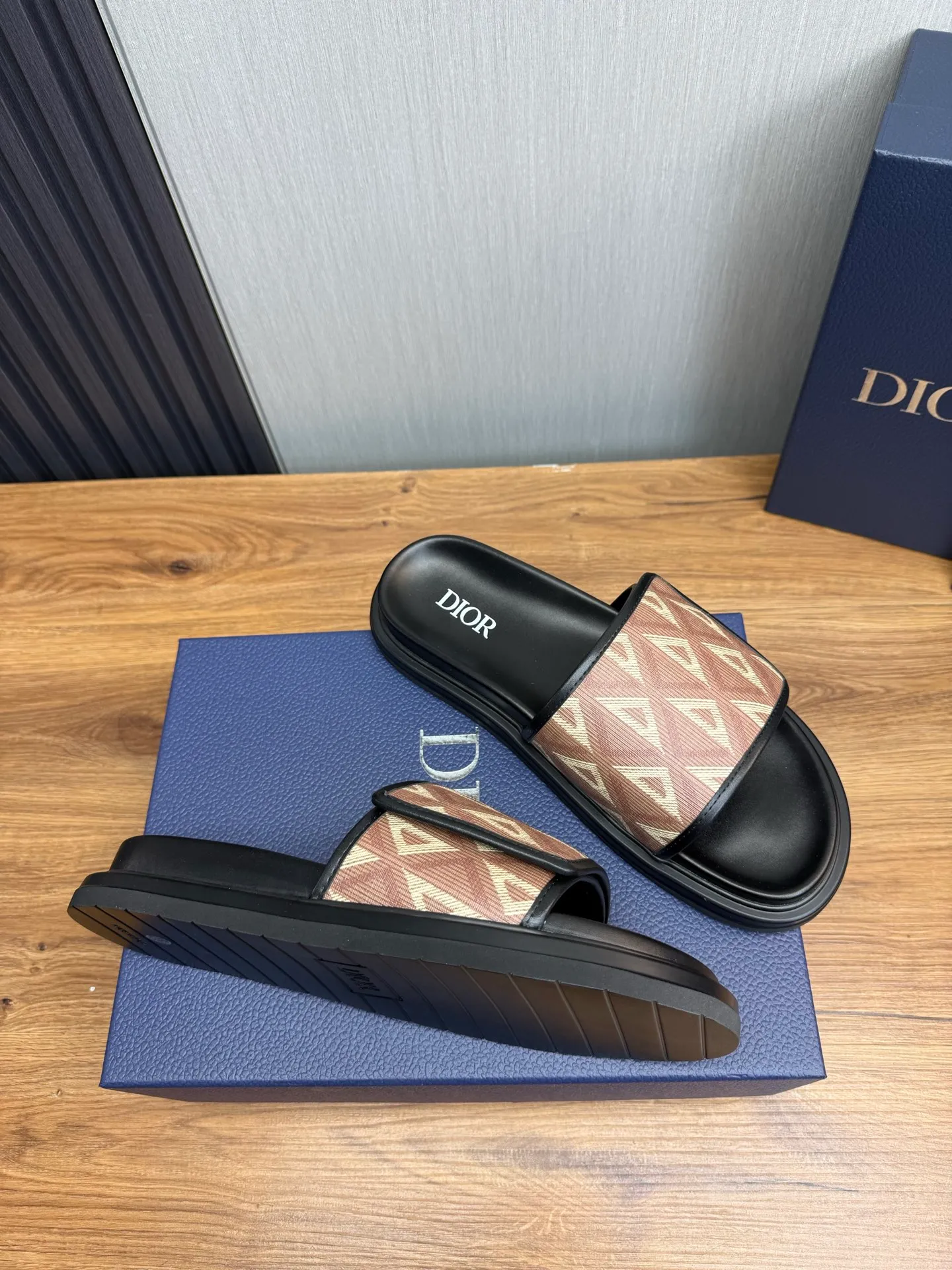 Men's shoes 💰280💰 Dior. Men's slippers 🩴Official website 1:1 production 38-45 yards 45 46 🉑️Customized original material shipped✅